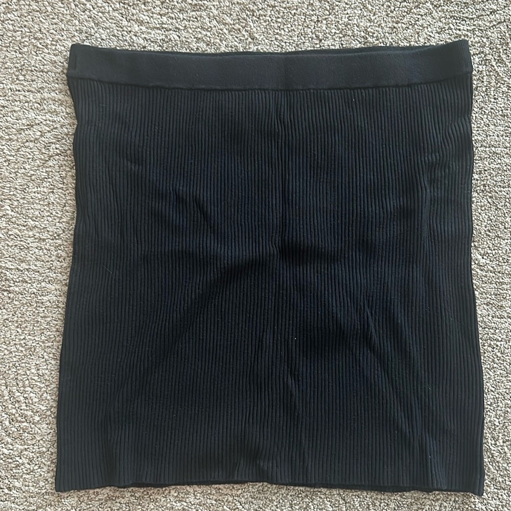 Black knit ribbed old navy skirt.